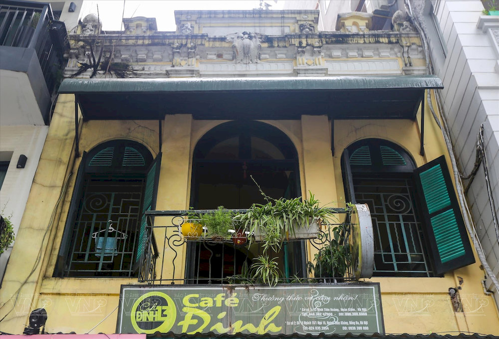 Vintage vibes and a lakeside balcony offering a classic Hanoi view